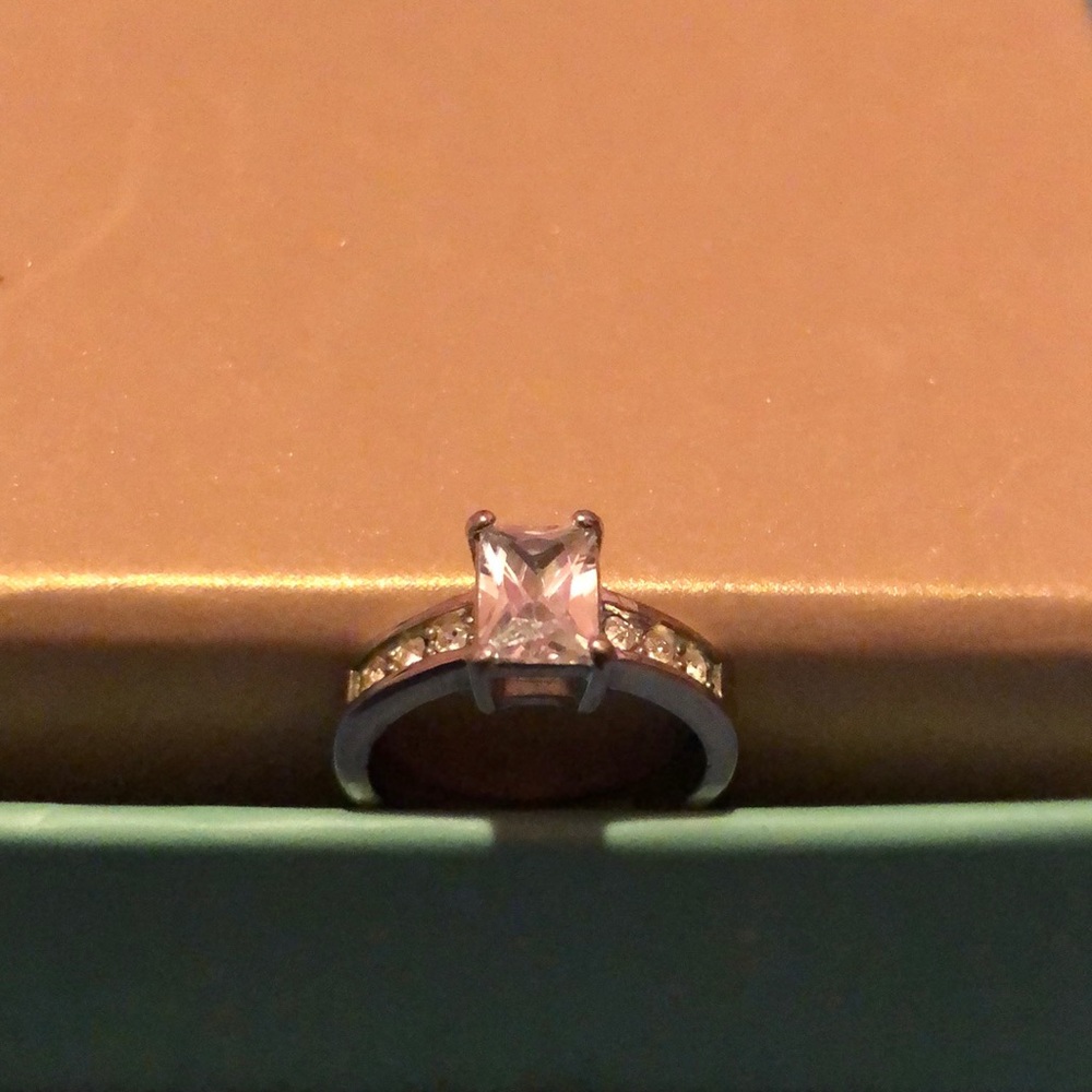 Ring — - Picture 2 of 2